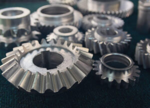 An array of gears of different sizes.